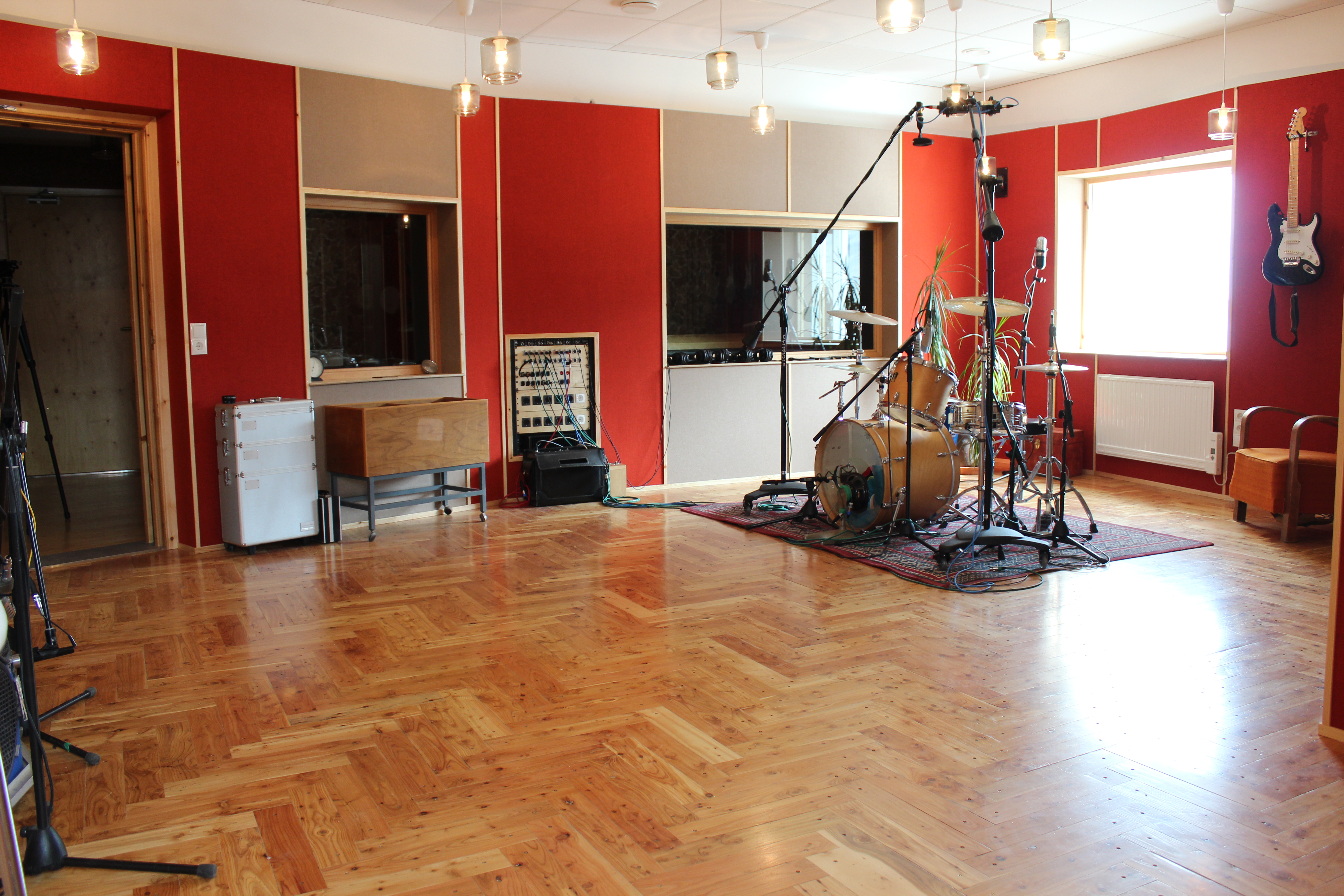 The Live Room 24 mic lines, 12 send lines, guitar, speaker and ethernet lines to all other rooms
